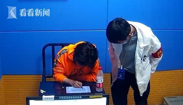 女子酒后爬豪車上蹦迪致車損28萬 喝斷片對民警叫囂