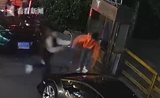 女子酒后爬豪車上蹦迪致車損28萬 喝斷片對民警叫囂