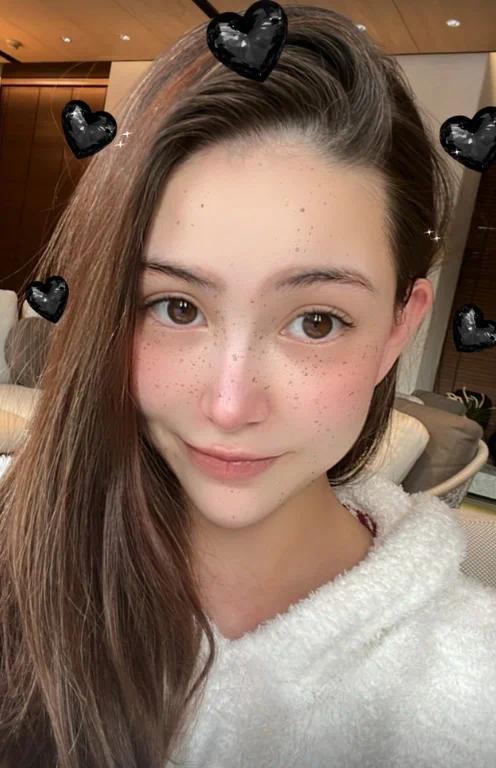 昆凌生三胎后首曬外出照 全素顏宛如妙齡少女