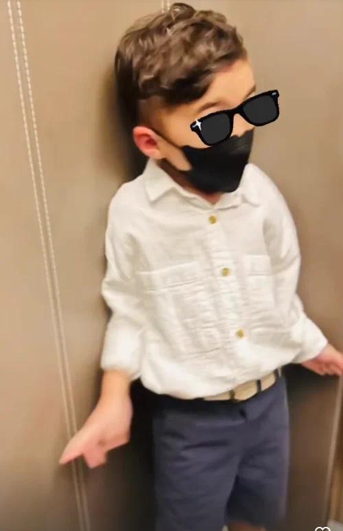 昆凌生三胎后首曬外出照 全素顏宛如妙齡少女