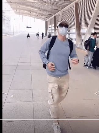 甄子丹坐高鐵感慨：我們國家的高鐵是世界最好的