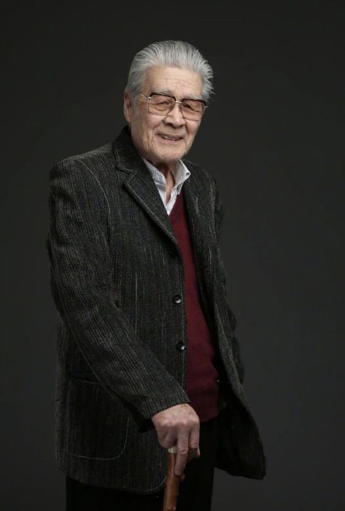 著名表演藝術家藍天野因病在家中逝世，享年95歲