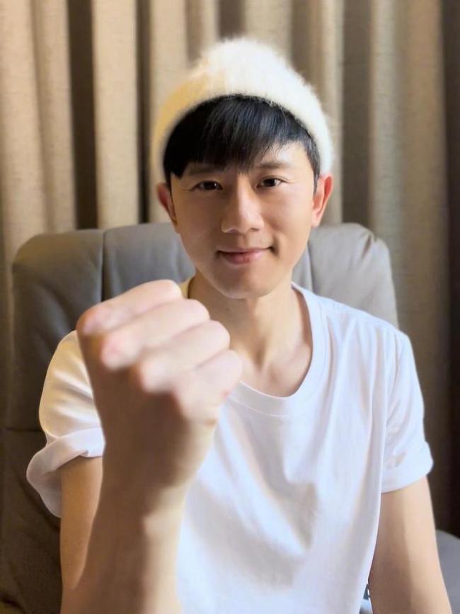 張杰獻唱治愈系新歌 女兒俏俏畫單曲封面支持爸爸