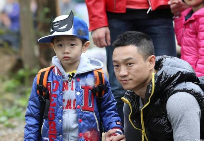 又一萌娃長大！楊威曬12歲楊陽洋近照身高直逼爸爸