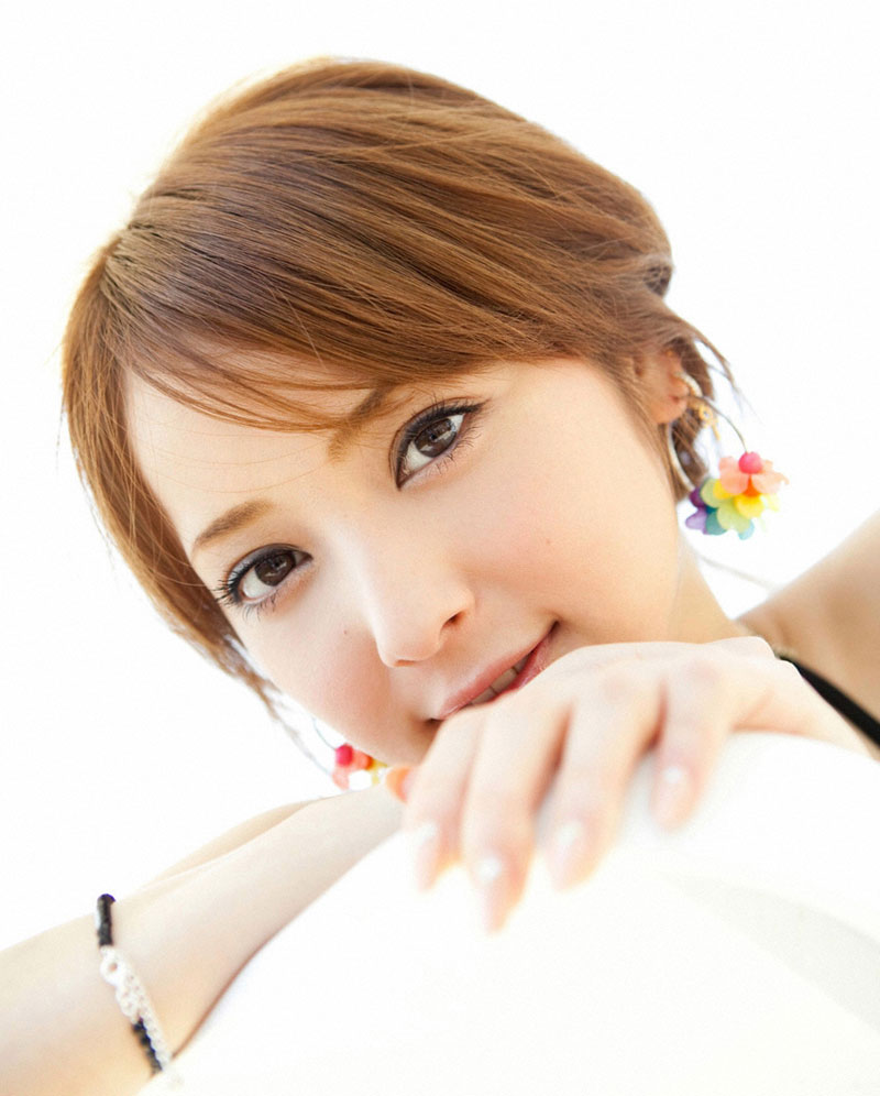 豐滿美女泳池清涼曲線身材妖嬈風情寫真