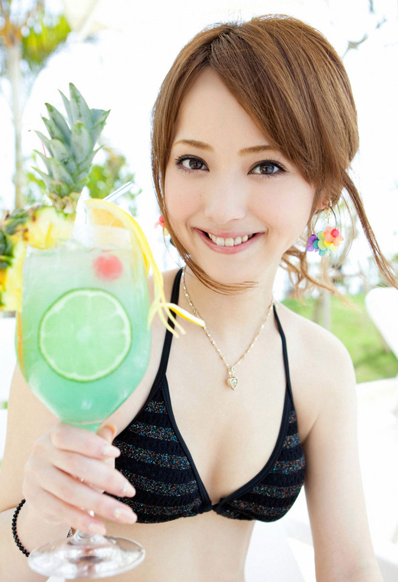 豐滿美女泳池清涼曲線身材妖嬈風情寫真