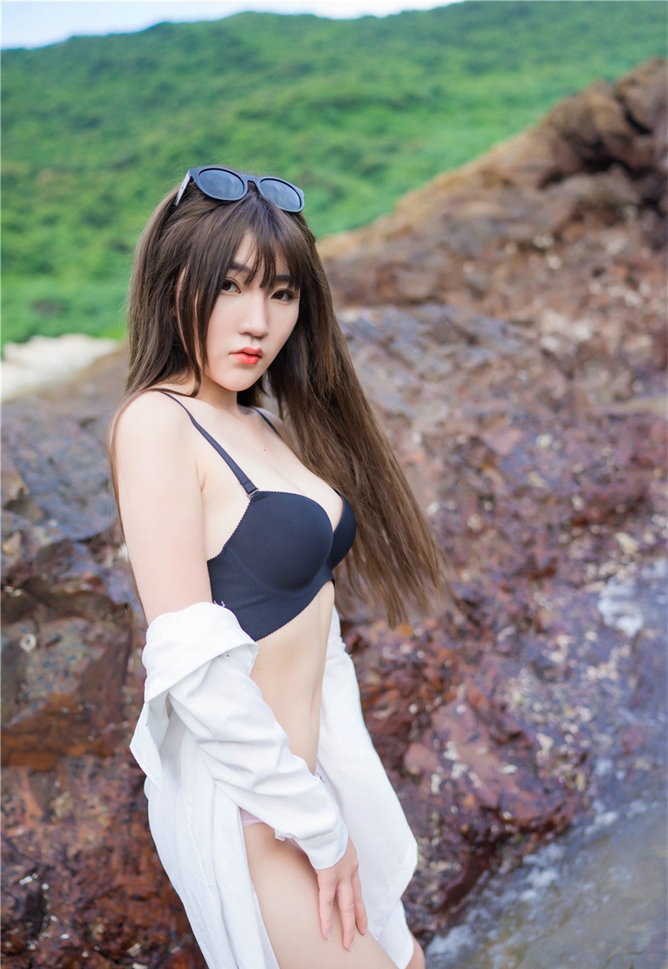 90后清純美女冷不丁海車墩祥東小區翹臀比基尼寫真