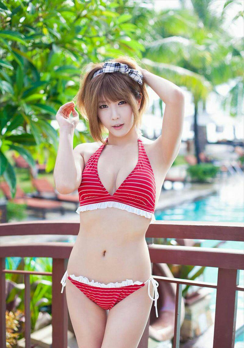 韓國美女紅色比基尼寫真俏皮迷人