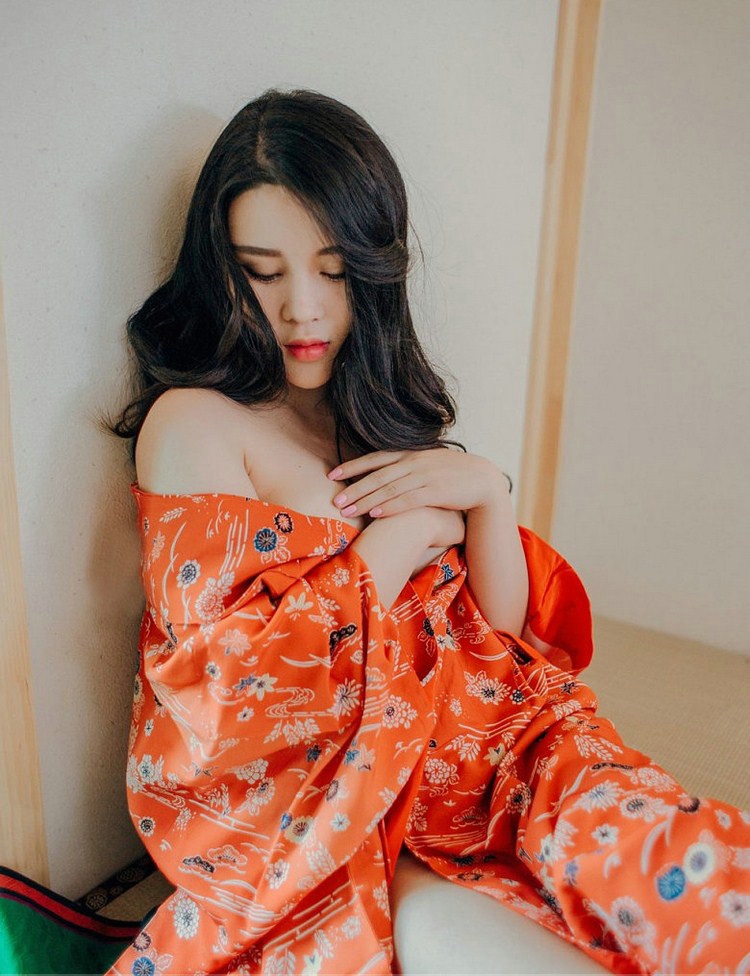 開胸和服御姐sukki性感巨乳迷人寫真