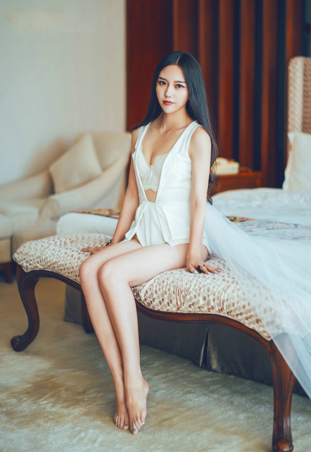 白蕾絲文胸豐滿美女浴室泡沫洗澡迷人寫真