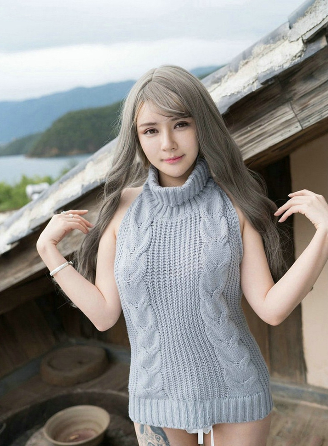 性感巨乳美女凱竹大尺度露背毛衣嬌艷妖嬈戶外誘惑寫真