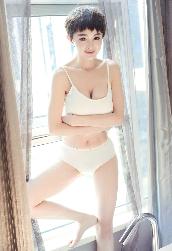baby_kiki吊帶背心美乳誘惑白嫩寫真
