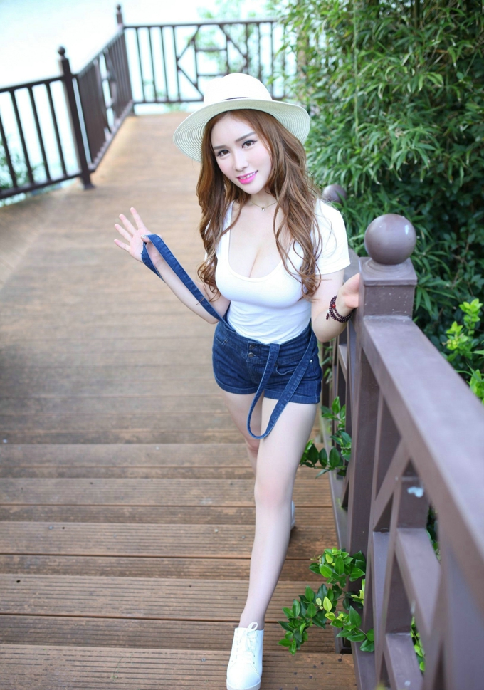 氣質美女于姬Una性感巨乳翹臀寫真