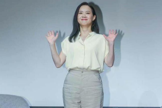曾志偉獻吻嫩模 女兒曾寶儀：不認識 但真的很漂亮