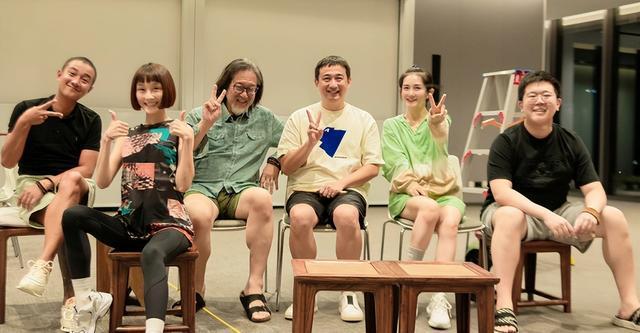 馬伊琍現身文章話劇演出現場 裝扮休閑低調十足