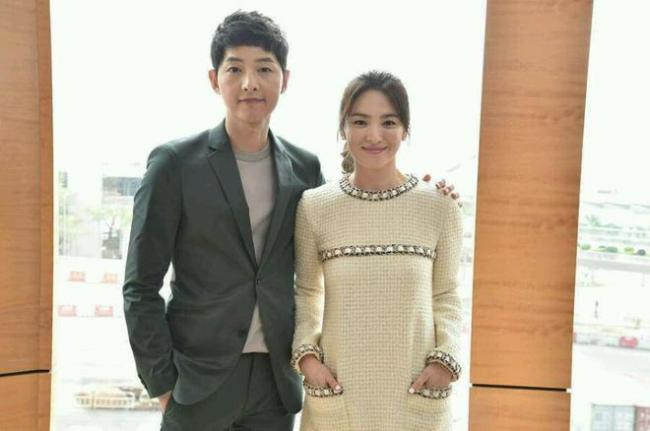 離婚3年后公開新戀情！宋仲基與一英國女性戀愛