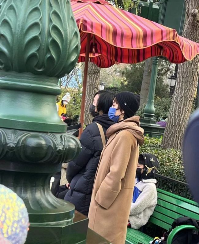 孫儷攜兒女游迪士尼 被曝豪擲33萬辦樂園會員卡