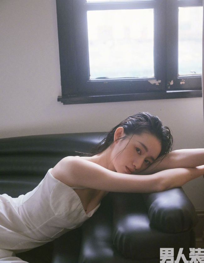 郭曉婷男人裝開年刊封面 清冷的誘惑力