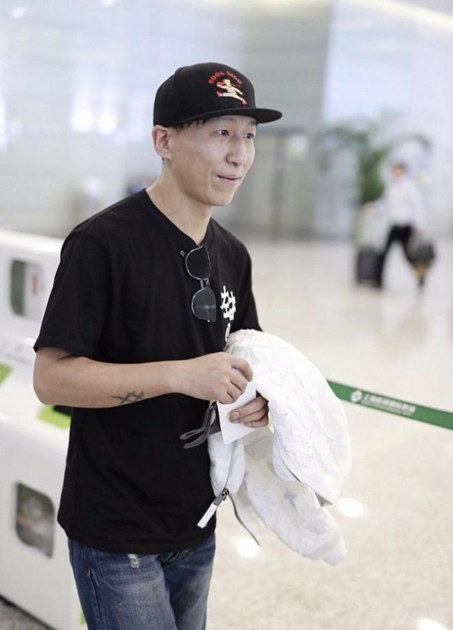 陳羽凡發福飯局戒煙酒只喝5元汽水 撞臉狂飆李宏偉