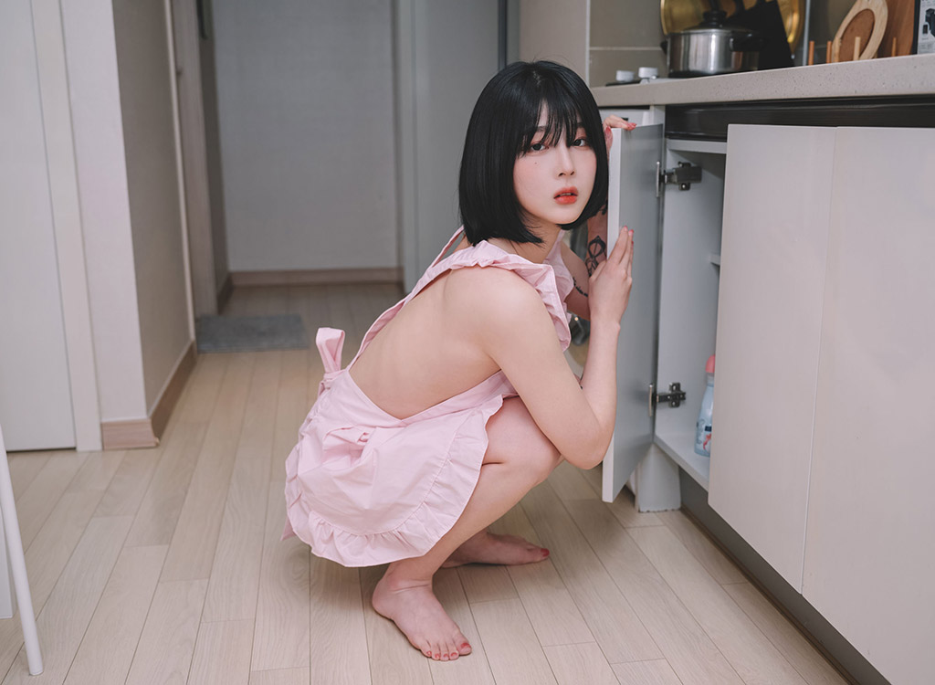 Jangjoo性感廚娘鏤空圍裙血脈噴張
