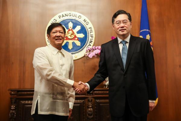秦剛與菲律賓總統會面 面對新形勢新挑戰，雙方要牢牢把握兩國關系的正確方向
