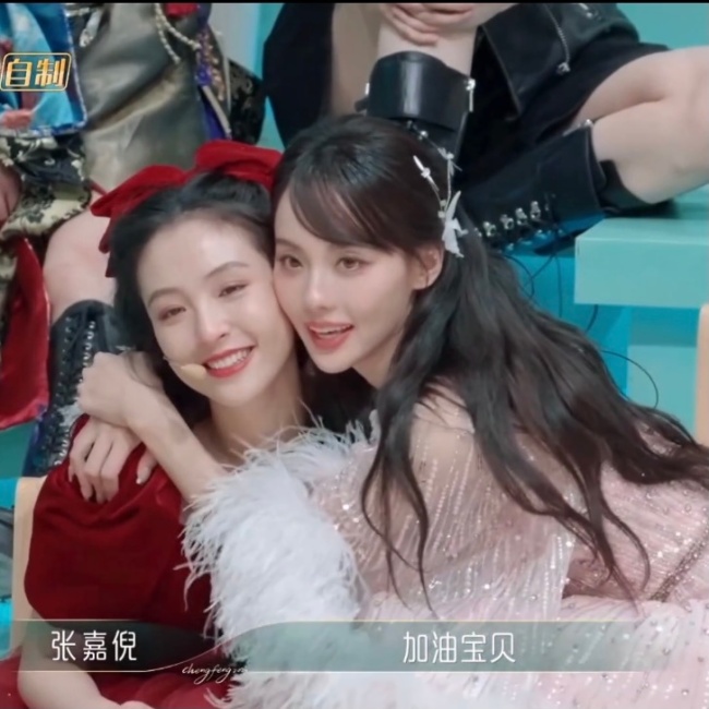 離婚后竟然更美麗！張嘉倪擁抱鼓勵吳倩
