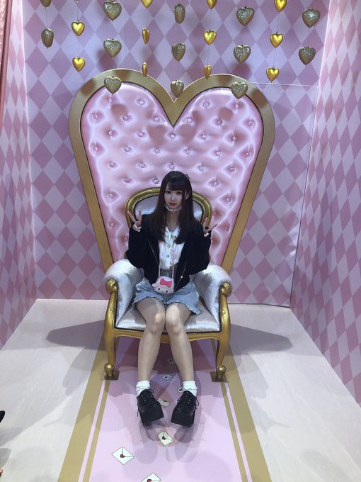 隱藏版素人！E罩杯黑長直美少女“椎名穗香”偶爾拍片最常出沒在SOD酒吧和樂園！