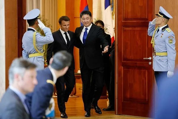 馬克龍首次出訪這個中國鄰國，有個大收獲！