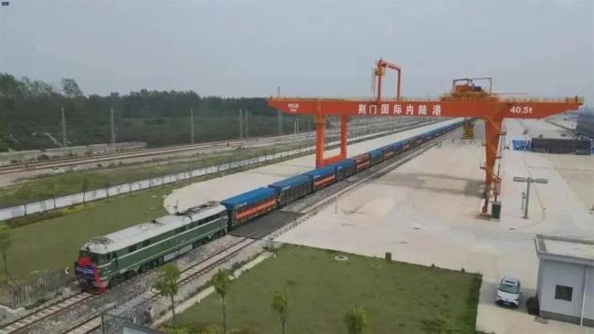 荊門至俄汽車出口班列發車 物流時間較水運可縮短50%以上