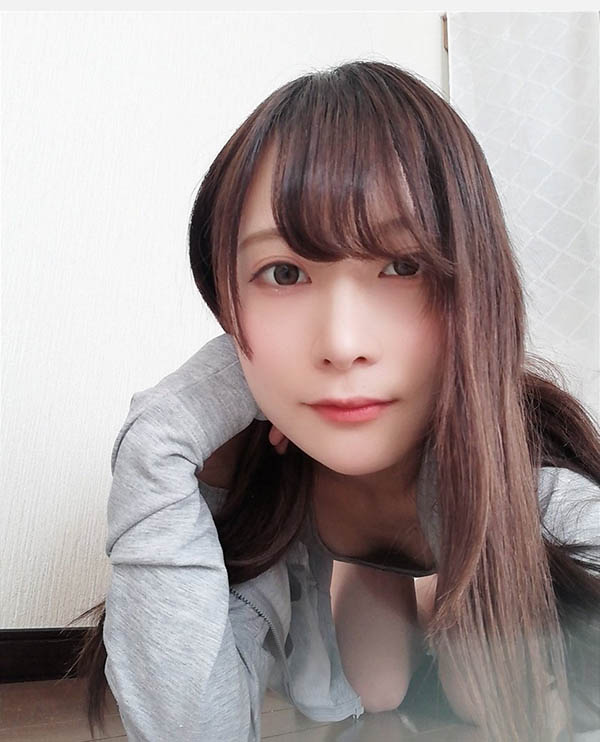 隱藏版素人新人！雪白微乳美女“廿楽真理”身兼看護師出道！