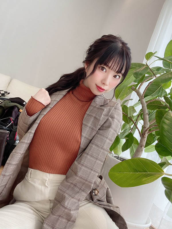眼鏡誘惑！ D罩杯性感服裝設計師“美波小津繪”出道、毛衣底下藏不住波濤洶涌！