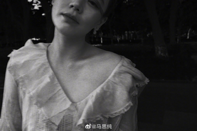 瘦了！瘦了！馬思純新照與藍(lán)天綠葉合影清新感滿分