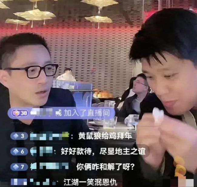 哈哈!葛斯齊汪小菲同框直播 吃一串糖葫蘆被嗑CP