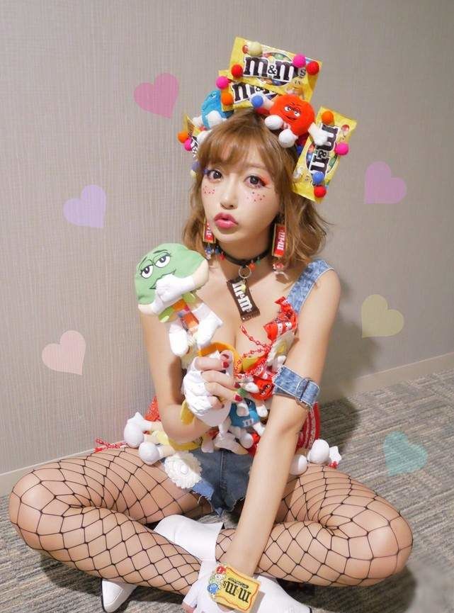 看了更想搗蛋！特搜性感版本的「萬圣節裝扮」，橋本有菜被小惡魔化還是超誘人