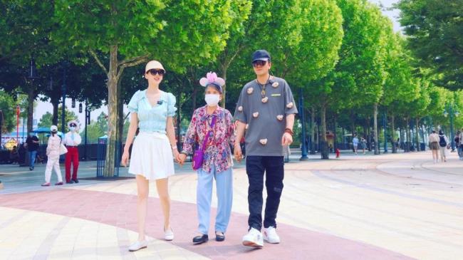 楊子陪媽媽圓夢 網友：敬佩每一個孝順父母的人