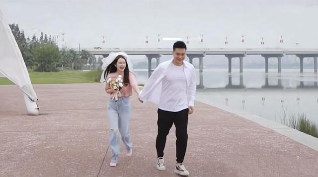 網紅張大奕官宣結婚