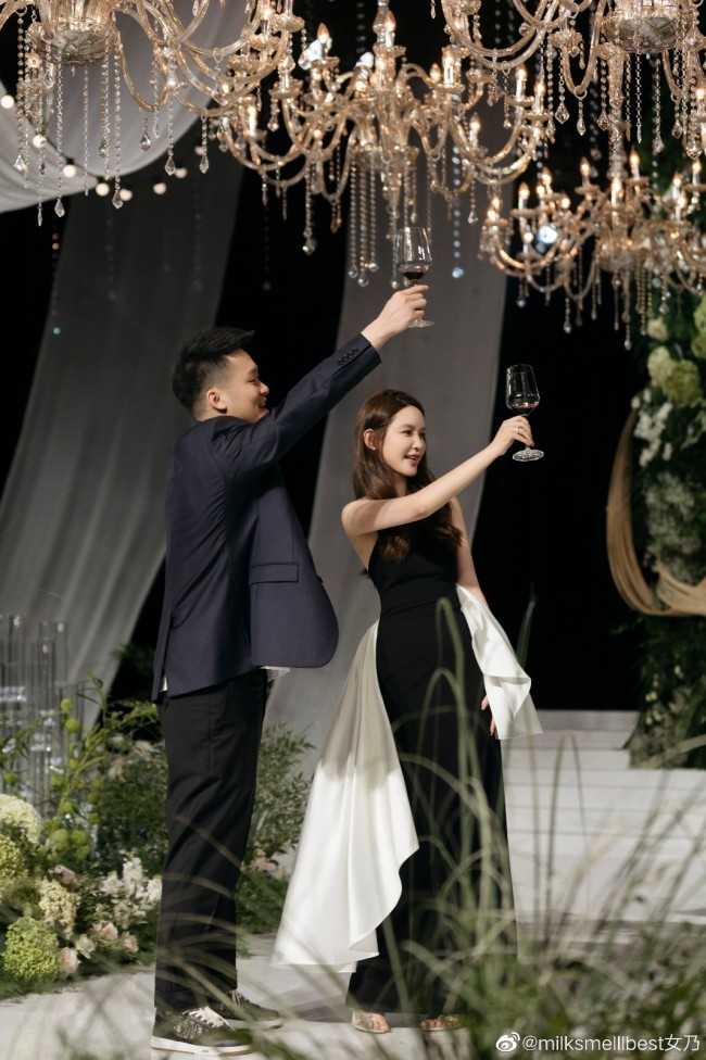 張大奕官宣訂婚 男方系富二代跪地求婚儀式感滿滿