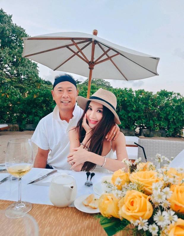 56歲溫碧霞曬生日照笑容甜美 與家人合照氛圍超好