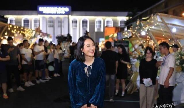 朱丹曬全家福一兒一女陪伴左右 與周一圍秀恩愛