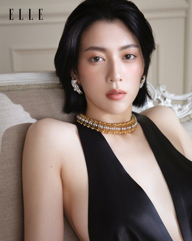 好大的尺度 日本新生代三吉彩花港版ELLE寫真釋出