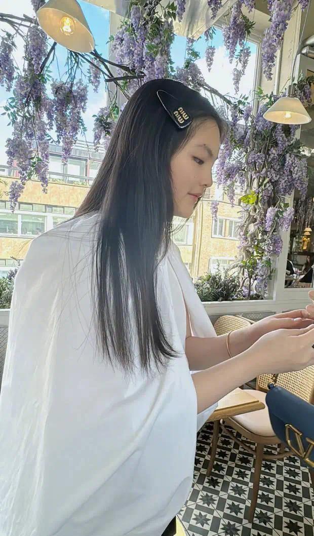 王詩齡曬與李湘在英國的日常！坐豪車逛展生活悠閑