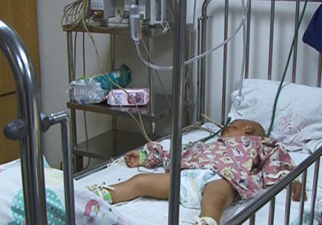 陜西一父親酒后摔死2歲半兒子，孩子母親淡定一旁錄視頻，兩人疑因撫養權起爭執