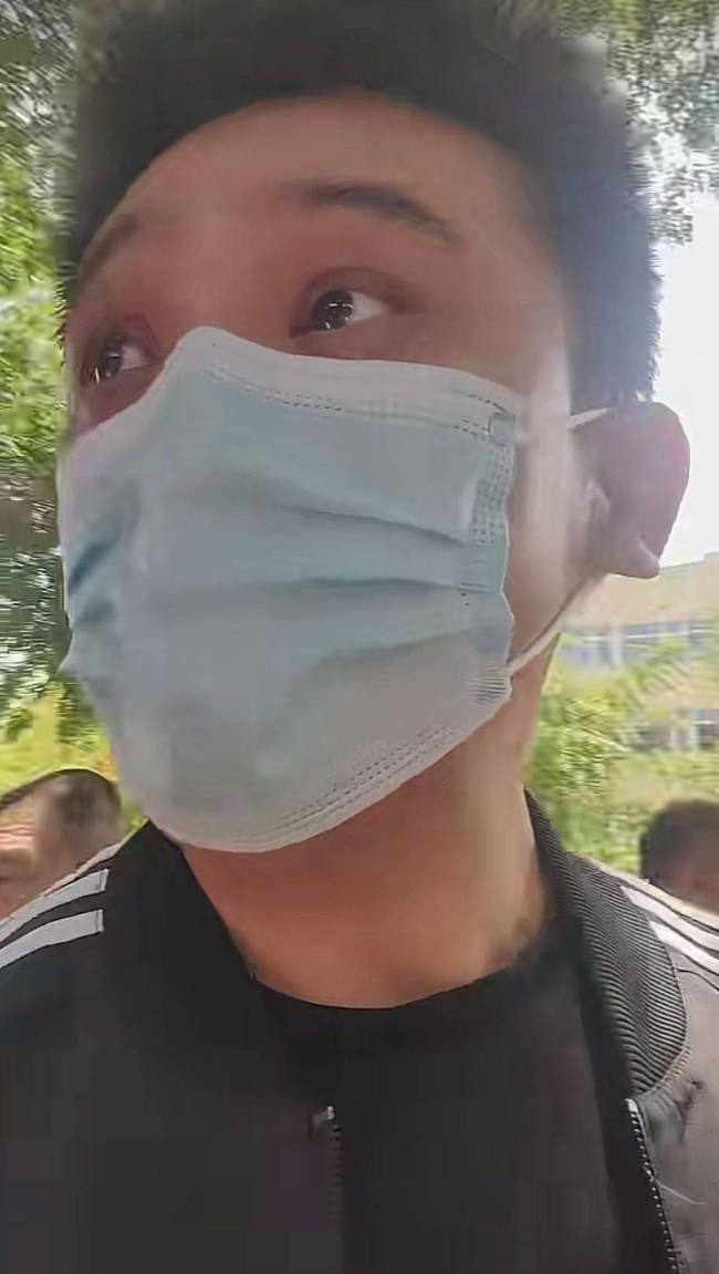 孫濤陪孩子高考：孩子們不容易 當父母的也不容易
